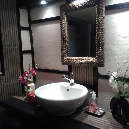 Rue De Meaux Bed and Breakfast